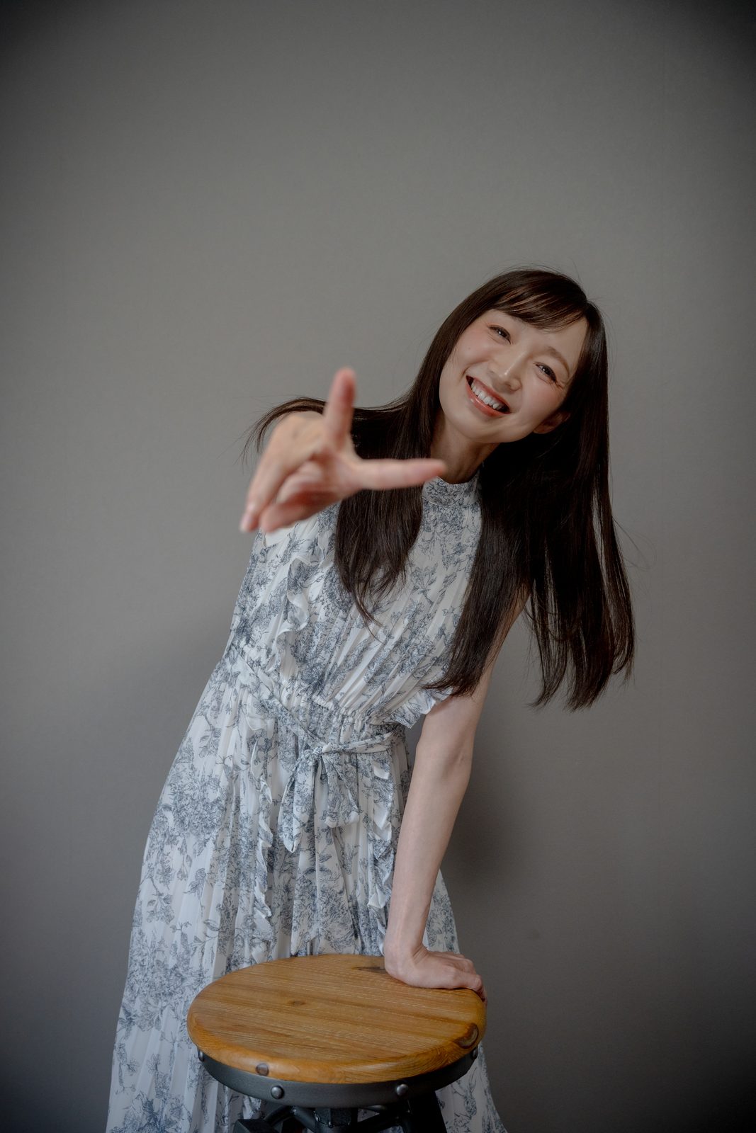 ピースサインをするサニーさん